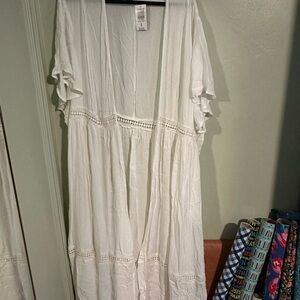 Torrid 5X White Floor Length Kimono